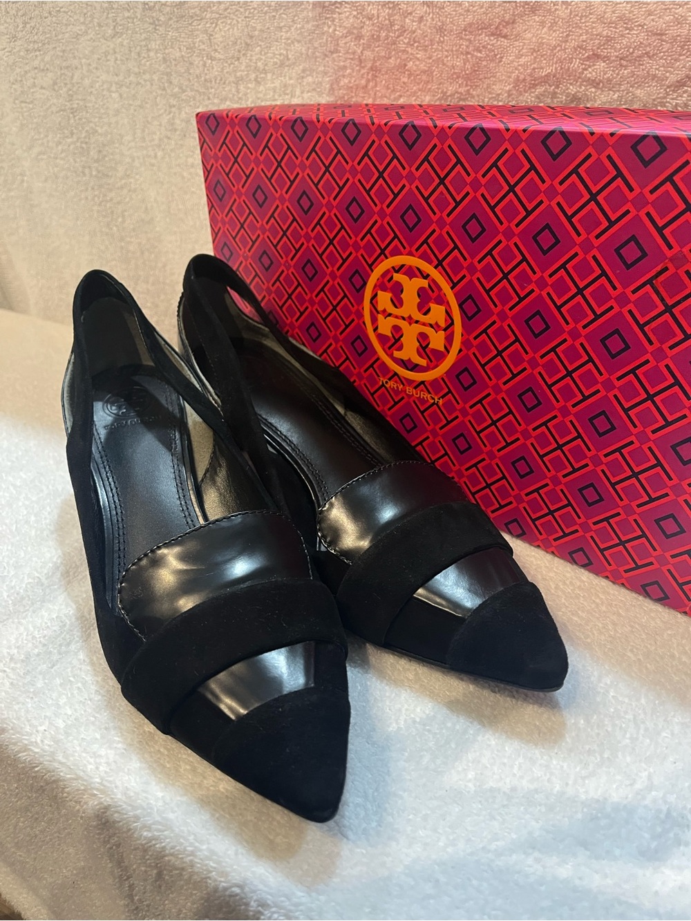 Tory Burch Black Suede Saray Pointed-Toe Kitten Heel Pumps - Size 9 - Picture 2 of 7